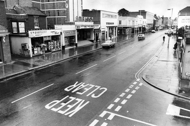 A rainy day in West Street, Fareham in August 1973