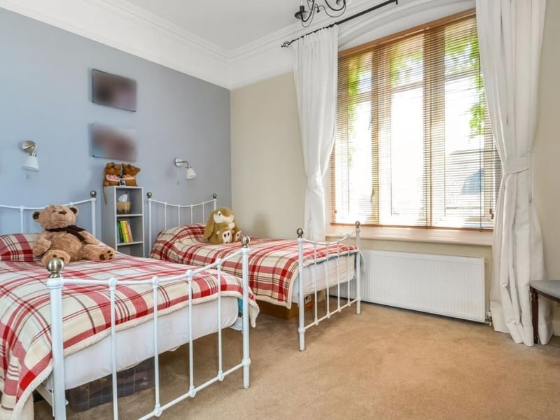This home is near public transport links including Cosham and Hilsea train stations.