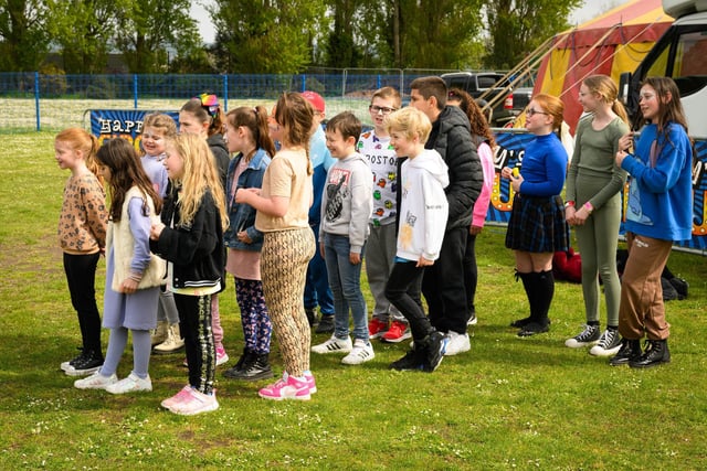 Pictured is: Pupils of Stamshaw Junior School sing to family and visitors.

Picture: Keith Woodland (270421-30)
