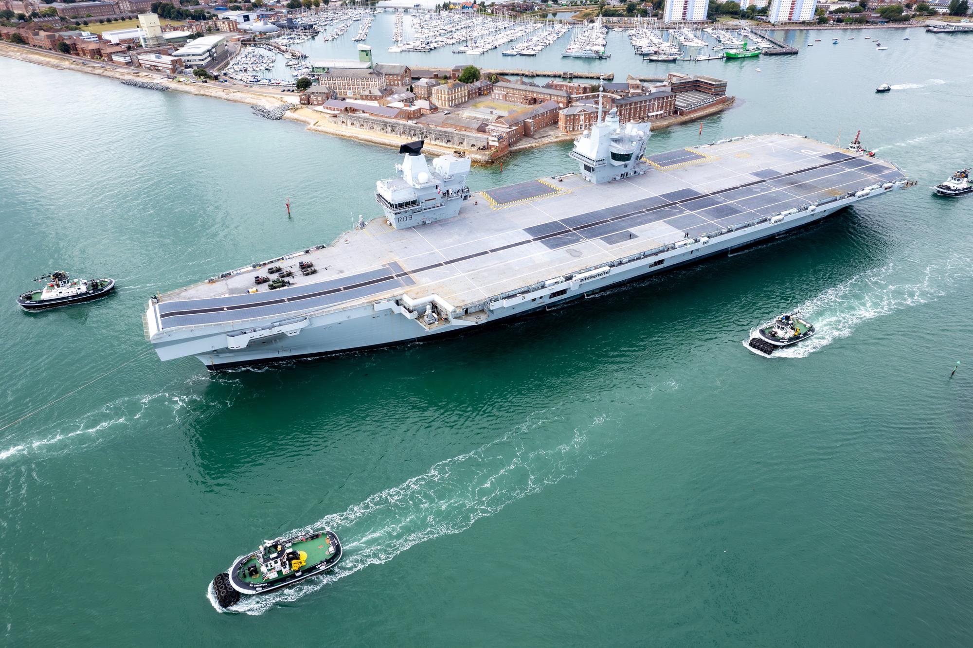 Spectacular footage shows HMS Prince of Wales leaving Portsmouth