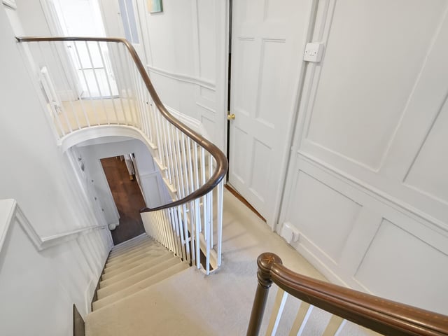 55 Broad Street, Old Portsmouth, Hampshire
Guide Price ~ £825,000 ~ Freehold