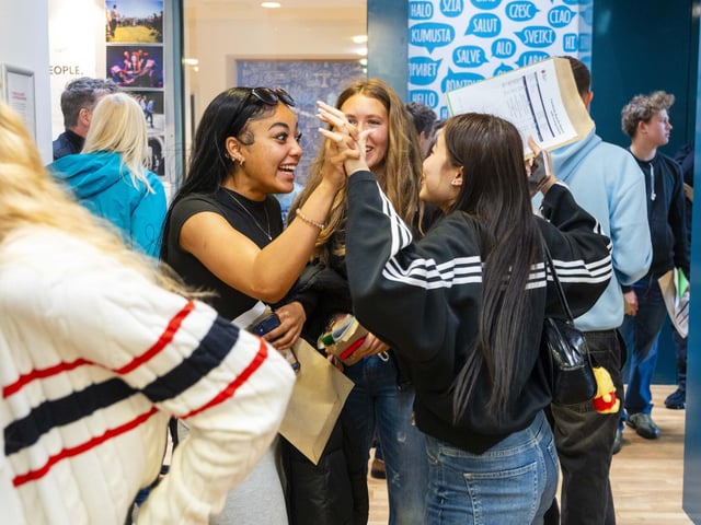 Chloe Bui, Naomi Miesi, Charlotte Carroll