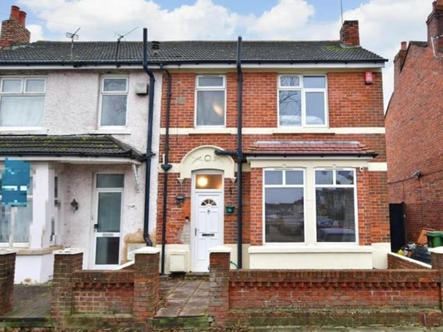 This home comes with three bedrooms, one bathroom and two reception rooms as well as a spacious back garden. This property is on sale for £300,000 and it is being sold with Cubitt & West Estate Agents, Portsmouth. This home does not have a chain and it would be perfect for a first time buyer.
