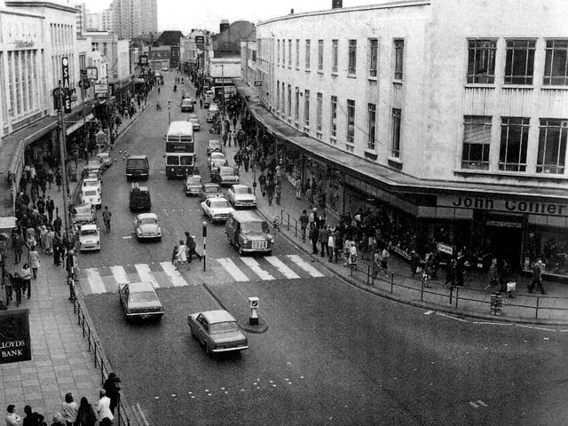 Traffic still flowing in Commercial Road in June 1972.