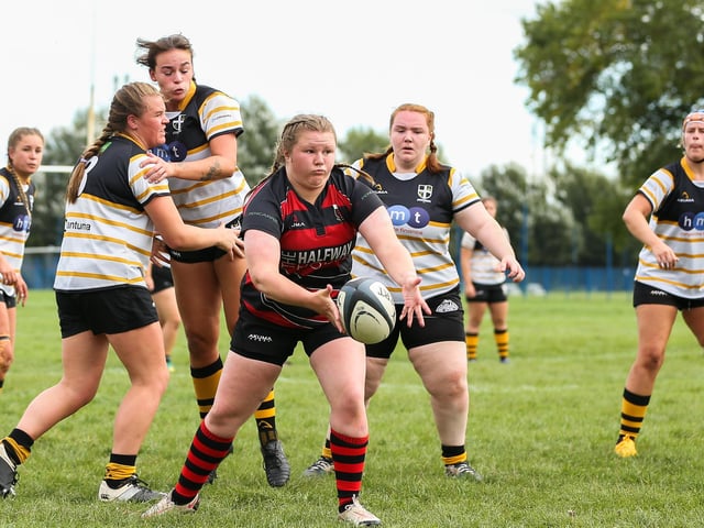 Portsmouth (yellow/gold/black) v Cullompton. Picture by Nathan Lipsham