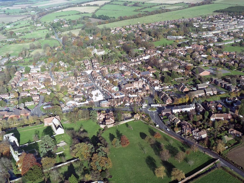 An aerial view of Bishop's Waltham in 1998.