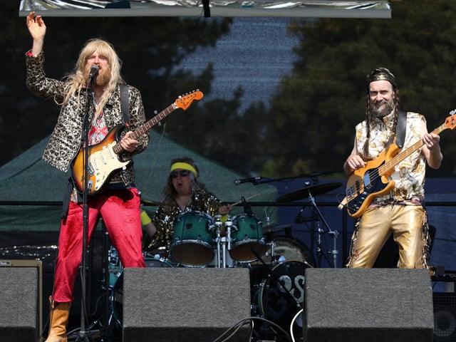 Van Gosh. Live at the Bandstand, Castle Field, SouthseaPicture: Chris Moorhouse (jpns 270523-42)