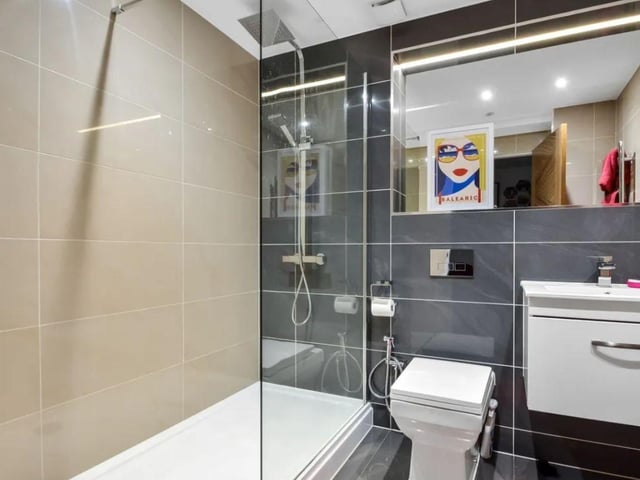 This property comes with three bedrooms, three bathrooms and one reception room as well as a brilliant view.