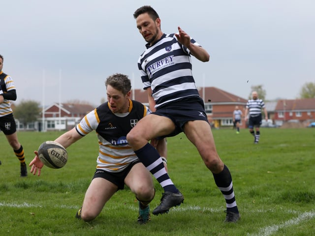 Havant's Rob Ede, right, competes for the ball near the tryline. Picture: Chris Moorhouse (jpns 220423-037)