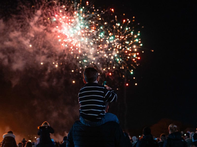 Fireworks & entertainment at
HMS Sultan
