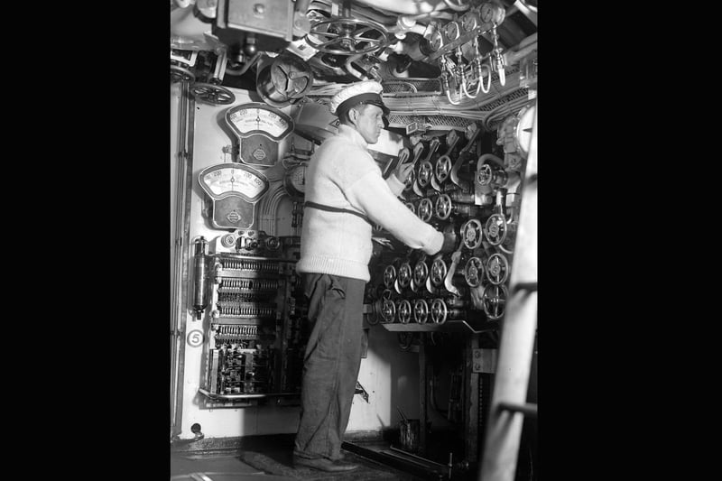 November 1929. The control room of a Chilean submarine during its stay in Portsmouth. (Photo by Fox Photos/Getty Images)