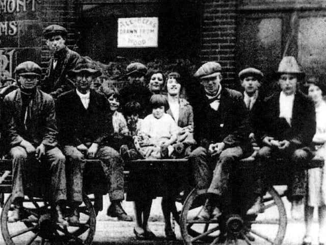 Landport before the war Sent in by Fred Harris we see locals from Landport before the war. They are located outside of the Egremont pub in Crasswell Street which is now offices. Left to Right Fred Newby - Jack Harris (driver) - James Harris - anon - anon - Ada Harris - Teddy Mills - Charlie Newby - George Harris - Nelly Harris.