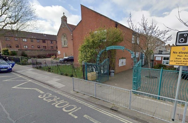 This primary school in Gladys Avenue, North End has a 4 star rating on Google Reviews.