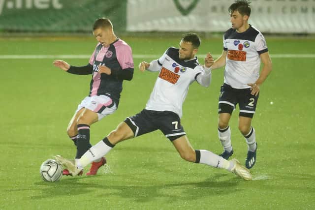 Josh Taylor wins the ball watched by Benny Read during the win against Dulwich. Picture: Dave Haines.
