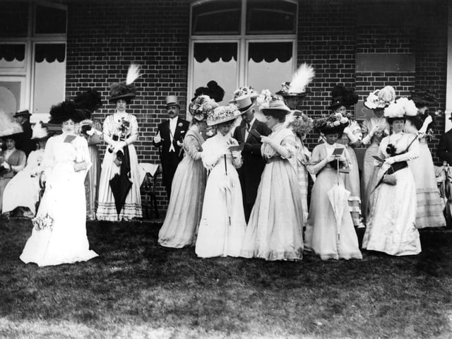 circa 1907: A corner of the enclosure at Goodwood. (Photo by Topical Press Agency/Getty Images)