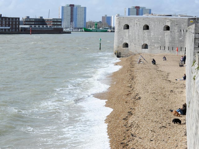 Despite the wind many people enjoyed the sunshine at the Hot Walls on Good FridayPicture: Sarah Standing (290324-6941)