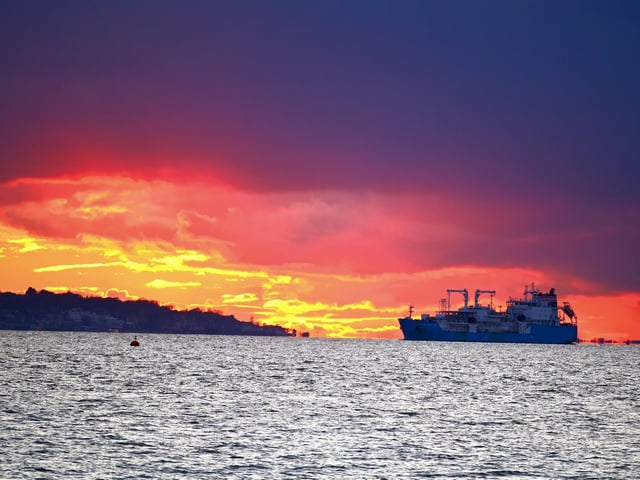 Stokes Bay, just south of Gosport, is a fantstic place for a beach walk and to see marvellous views of the Solent.