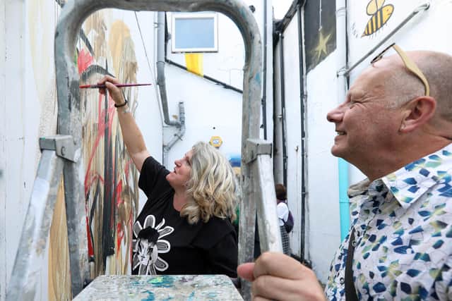 Martin Holwill watches artist Winniemmay at work. Head jam at Head Hairdressing, Albert Rd, SouthseaPicture: Chris Moorhouse (jpns 120821-07)