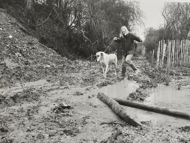 Footpath fenced by McAlpine Builders in Bishop's Waltham in 1990. Picture: (4994-3)