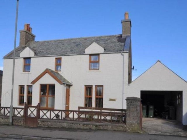 This stylish and sizeable family home boasts a large rear garden, a garage and an external workshop. Found in Orkney’s vibrant capital, this home offers the best of both worlds with plenty to do in town and plenty of nature not far from its doorstep. 200,000 GBP