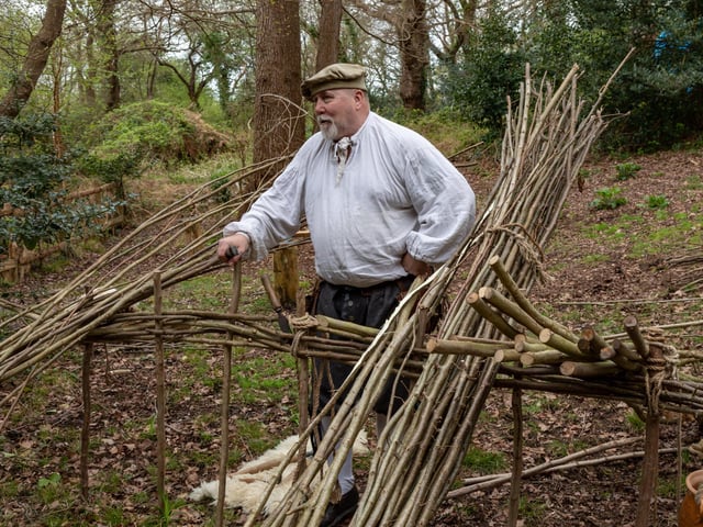 Making traditional hurdle fencing at Little Woodham Living Village in Gosport. Picture: Mike Cooter (060424)