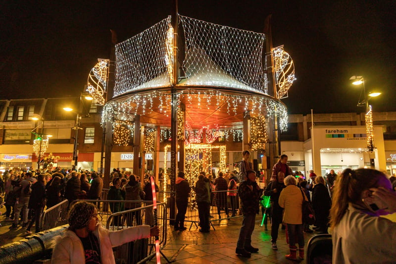 The Christmas lights in West Street, Fareham. Picture: Mike Cooter (181123)