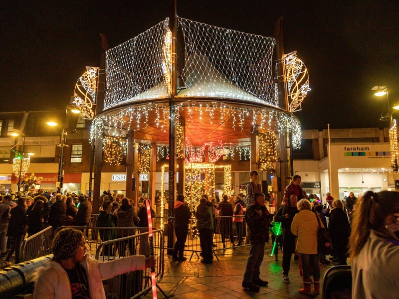 The Christmas lights in West Street, Fareham. Picture: Mike Cooter (181123)