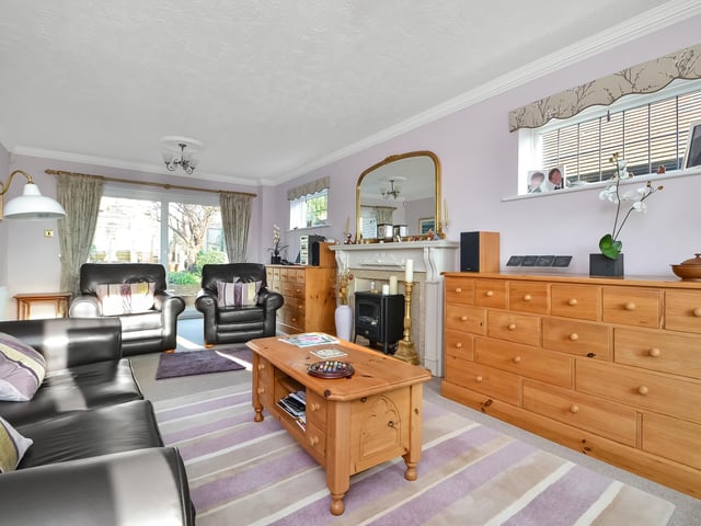 8 Spinnaker View, Bedhampton, Hampshire
Guide Price ~ £875,000