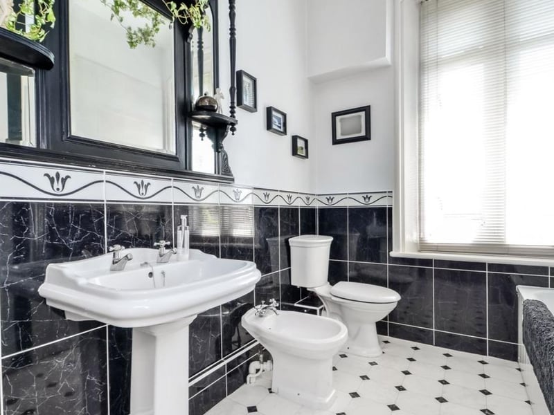 This property is near local schools and shops and it is a beautiful home for a big family.