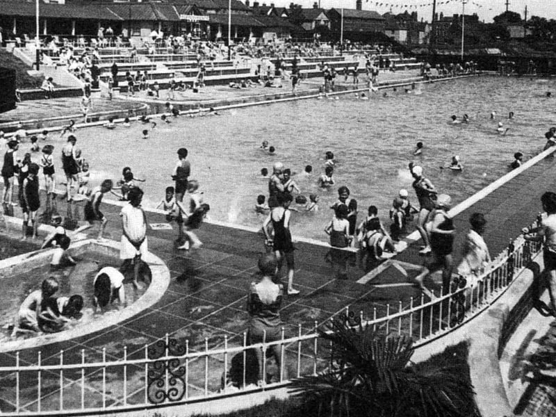 Gosport's open air pool in 1930