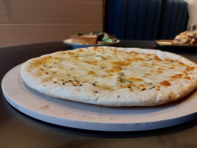 There will be an extensive menu catering for breakfast, lunch and dinner. The dinner service will also see a steak chef working while pizzas will also be served.