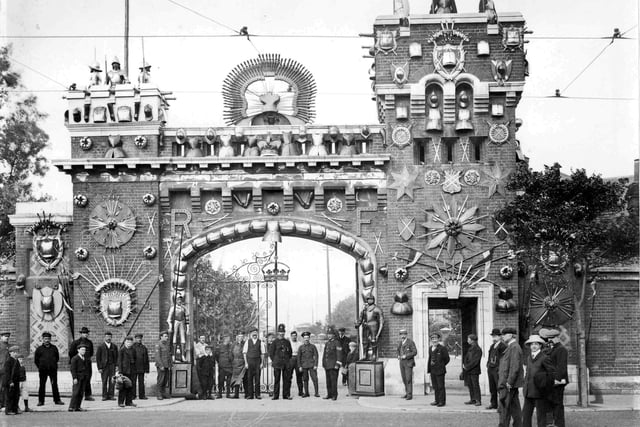 The gates at Gunwharf Quays in 1905.