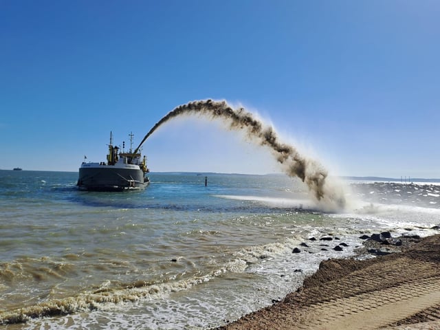 The Sospan Dau vessel has returned to complete the re-charging the beach east of the groyne during high tides. This final load of shingle will then be moved to where it needs to be on the beach, using a bulldozer.