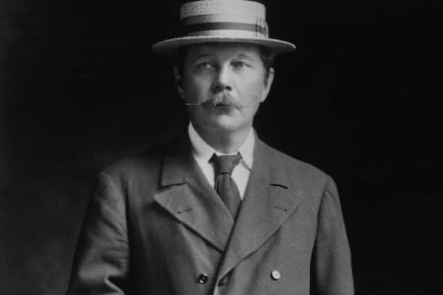 circa 1905: British doctor and creator of literary detective Sherlock Holmes, Sir Arthur Conan Doyle (1859-1930) (Photo by London Stereoscopic Company/Hulton Archive/Getty Images)