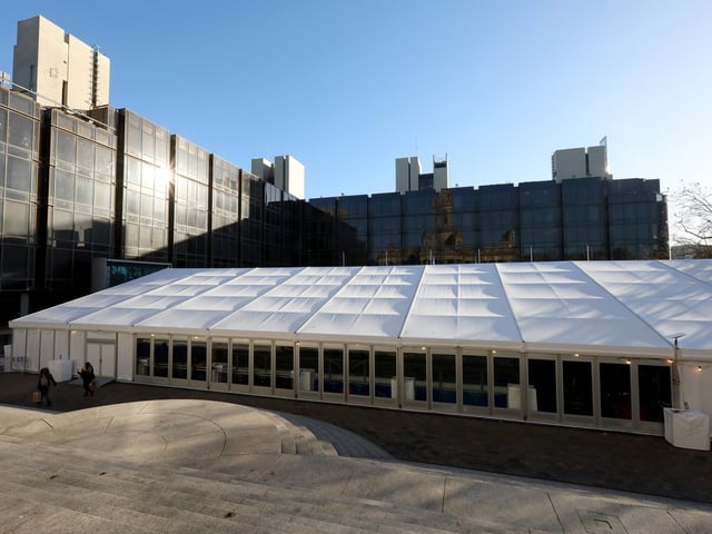 Portsmouth on Ice opens, rink in Guildhall Square, Portsmouth
Picture: Chris Moorhouse (jpns 251123-14)