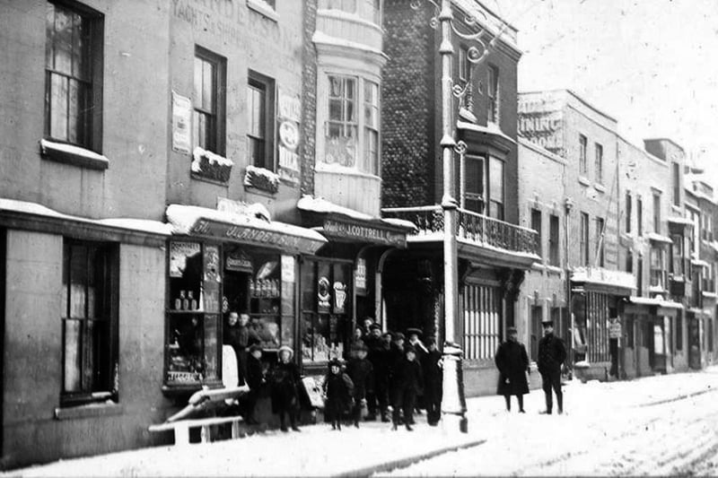 In the snow. Broad Street, Old Portsmouth, 1910