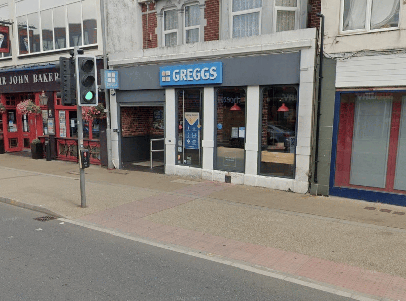This Greggs is located in London Road in Portsmouth and it has a Google rating of 3.9 with 125 reviews.