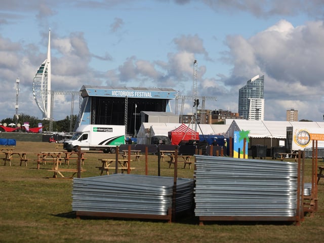 Scene in Portsmouth at the Victorious site clean up starts after the festival.
Monday 28th August 2023.
Picture: Sam Stephenson.