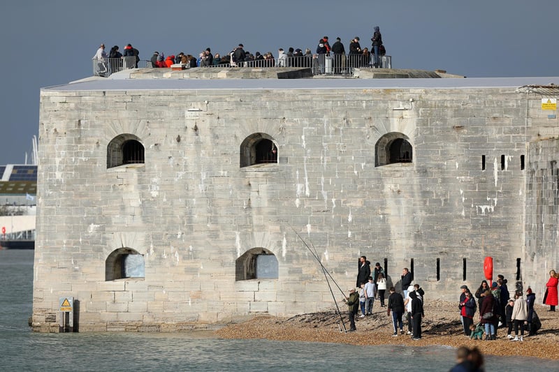 Well-wishers on the Round Tower and on the beach. Departure of HMS Prince of Wales is postponed, Old Portsmouth
Picture: Chris Moorhouse (jpns 110224-03)