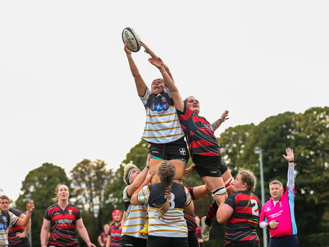 Portsmouth (yellow/gold/black) v Cullompton. Picture by Nathan Lipsham