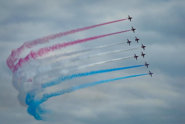 Red Arrows. Portsmouth's Armed Forces Day, Southsea Common
Picture: Chris  Moorhouse (080624-46)
