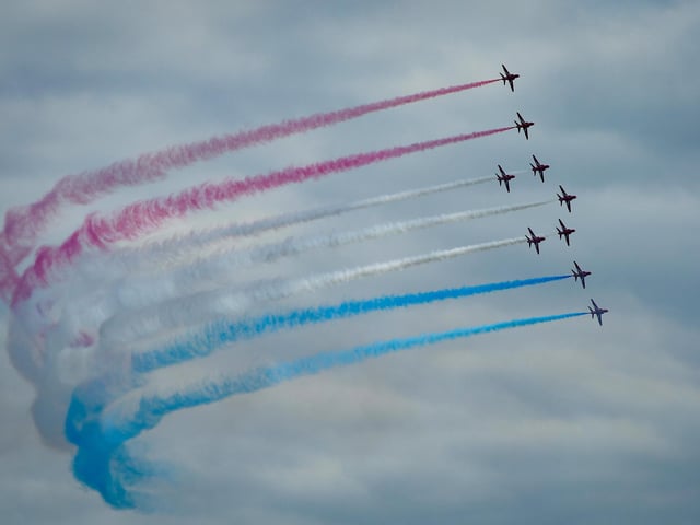 Red Arrows. Portsmouth's Armed Forces Day, Southsea CommonPicture: Chris  Moorhouse (080624-46)