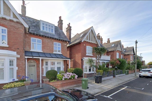 The average property price in Cousin's Grove, Southsea is £929,299.