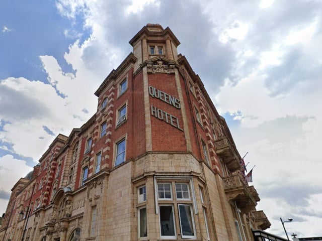 Queen's Hotel, Southsea, is a gorgeous location to get married and the venue has a wealth of interesting history which is represented in the beautiful decor that runs throughout the building.