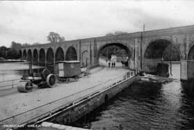 Road roller traction engine at Fareham Creek in 1905.