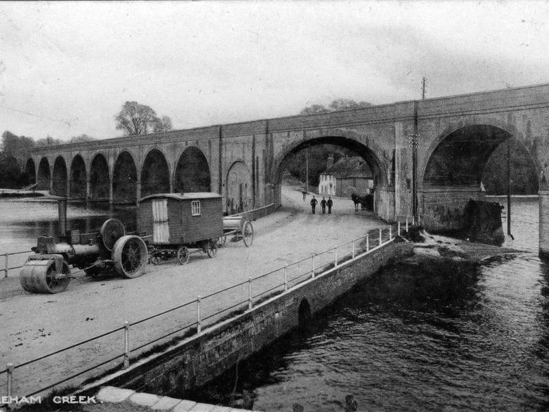 Road roller traction engine at Fareham Creek in 1905.