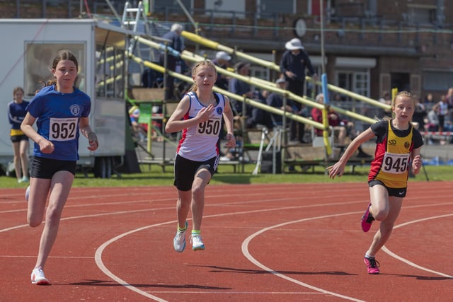 Under-13 girls 800m. Picture by Paul Smith