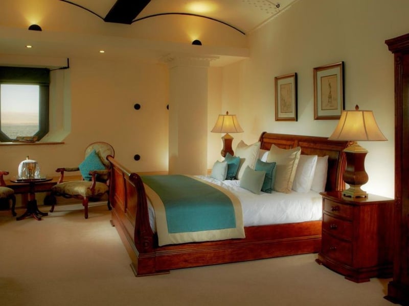 Spitbank Fort has been refurbished meticulously and it was formerly a destination stay where people could experience one of Hampshire's most unique dining and hotel experiences.