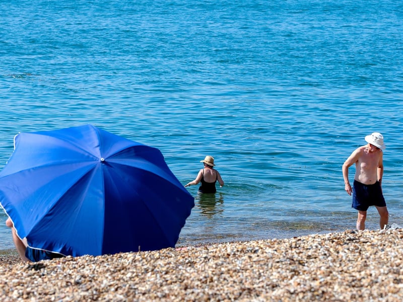 Beachgoers at the Hotwalls, Old Portsmouth
Picture: Chris Moorhouse (jpns 090923-14)