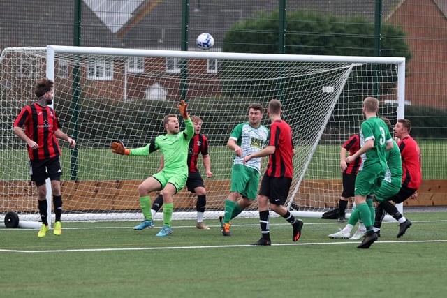 Mob Albion (green/white) v Hamble United. Picture by Sam Stephenson